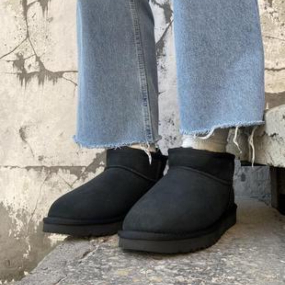 New Ugg Ultra Mini Classic Boot size 5